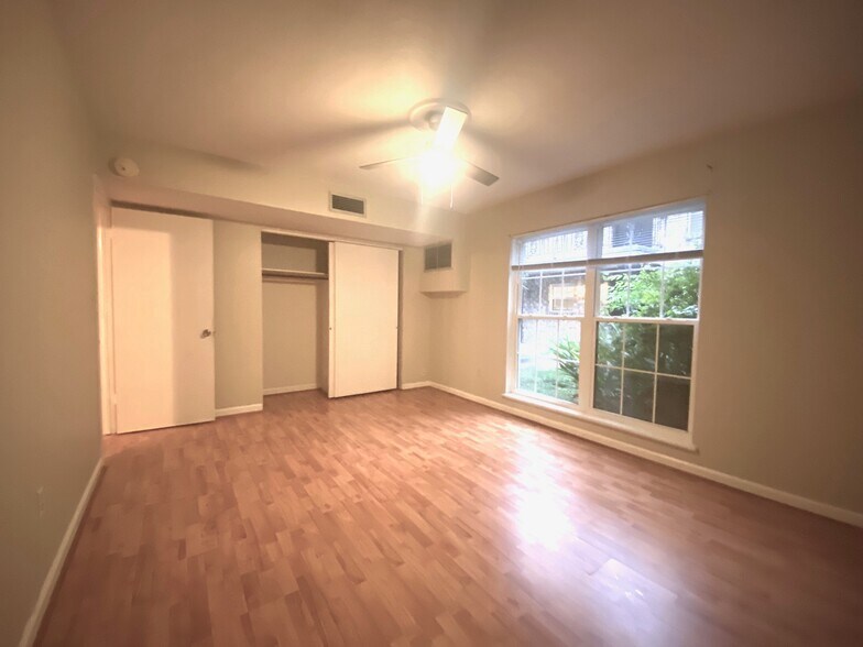 Building Photo - 811 Colony Dr