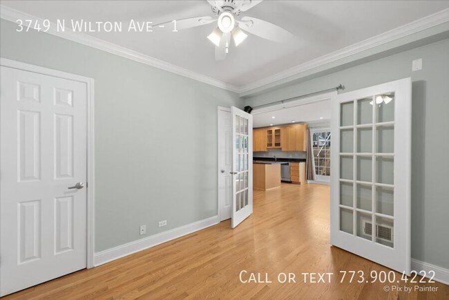 Building Photo - Wrigleyville 2 bed 2 bath with private ent...