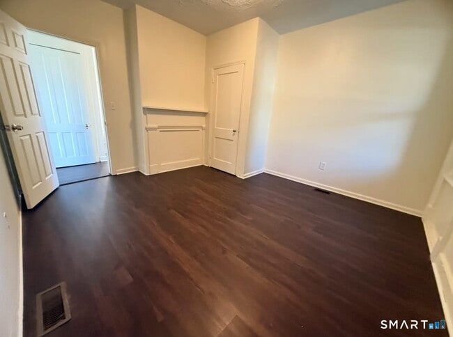 Building Photo - 26 Clarence St