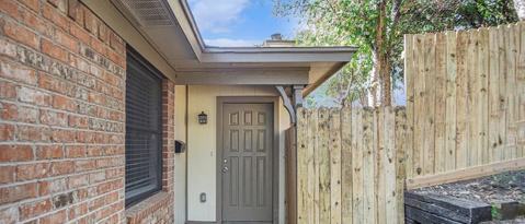 Building Photo - 2107 Mistletoe Ave