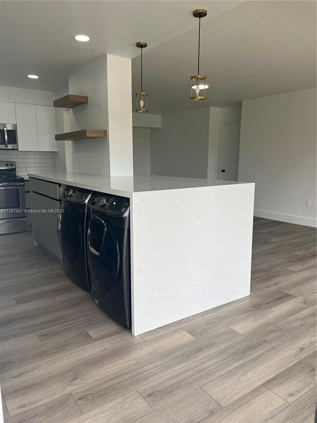 Building Photo - 5900 SW 127th Ave