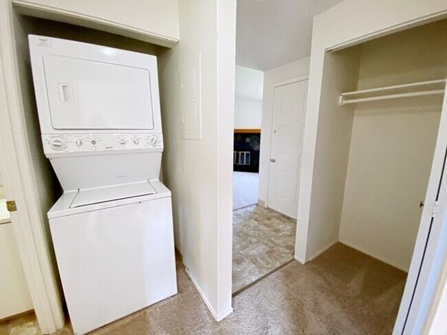 Building Photo - 4446 Reka Dr