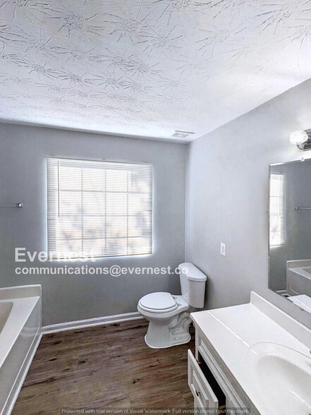 Building Photo - 1997 Oak Terrace Dr SE