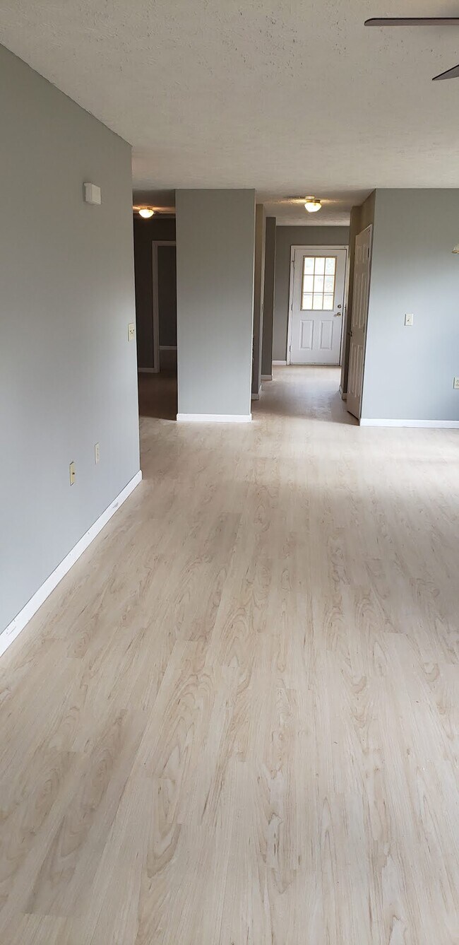 Building Photo - 220 Phillips St