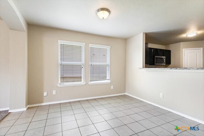 Building Photo - 1533 Redbridge Dr