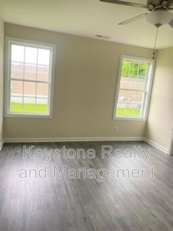 Building Photo - 129 Mace Ln