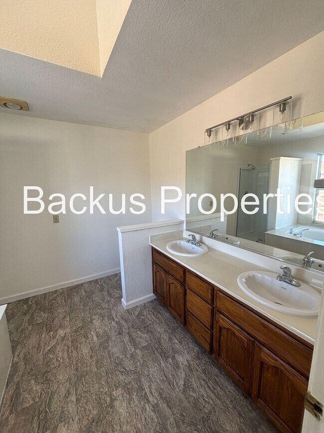 Building Photo - Great two-bedroom home at end of cul-de-sac