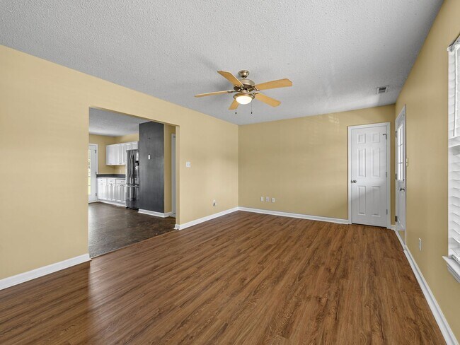 Building Photo - 402 McFall Ct