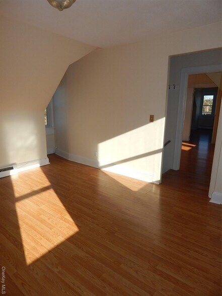 Building Photo - 5 John St