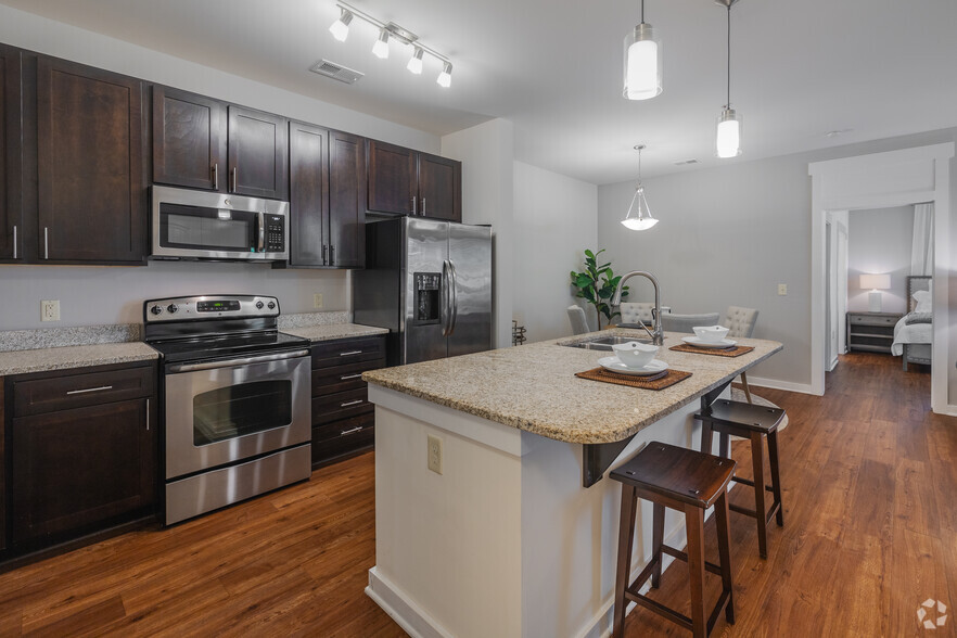 2BR, 2BA - 1,176SF - Kitchen - Bees Ferry