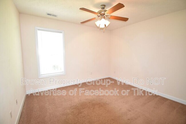 Building Photo - 165 Pender Rd