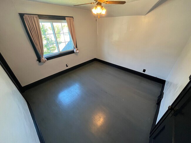 Building Photo - 334 N 60th St