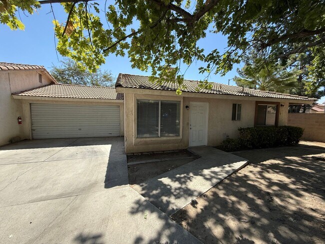 Building Photo - 2800 Gosford Rd