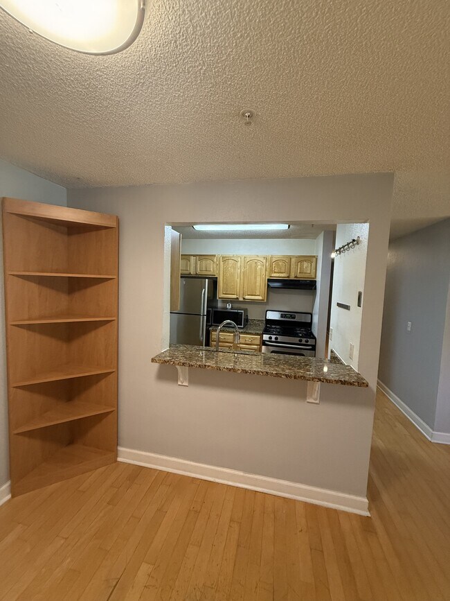 Building Photo - 2013 Dixie Belle Dr