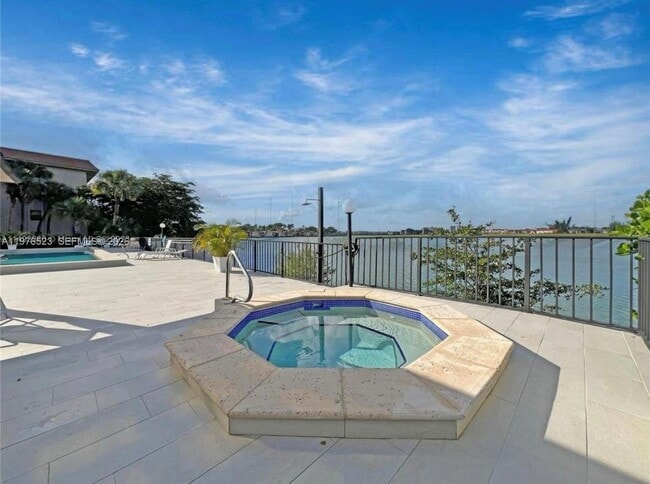 Building Photo - 605 Ives Dairy Rd