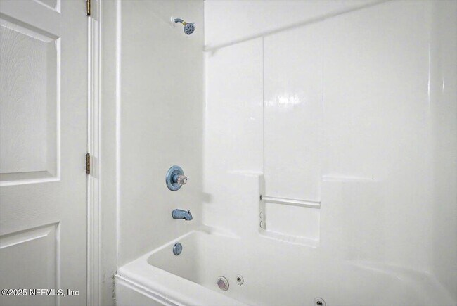 Building Photo - 1217 Clock St