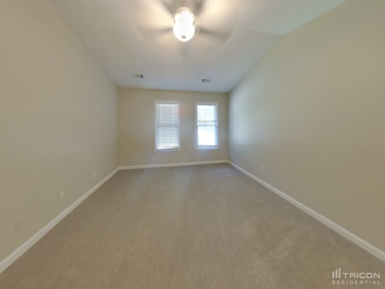 Building Photo - 39 Pine Grove Cir