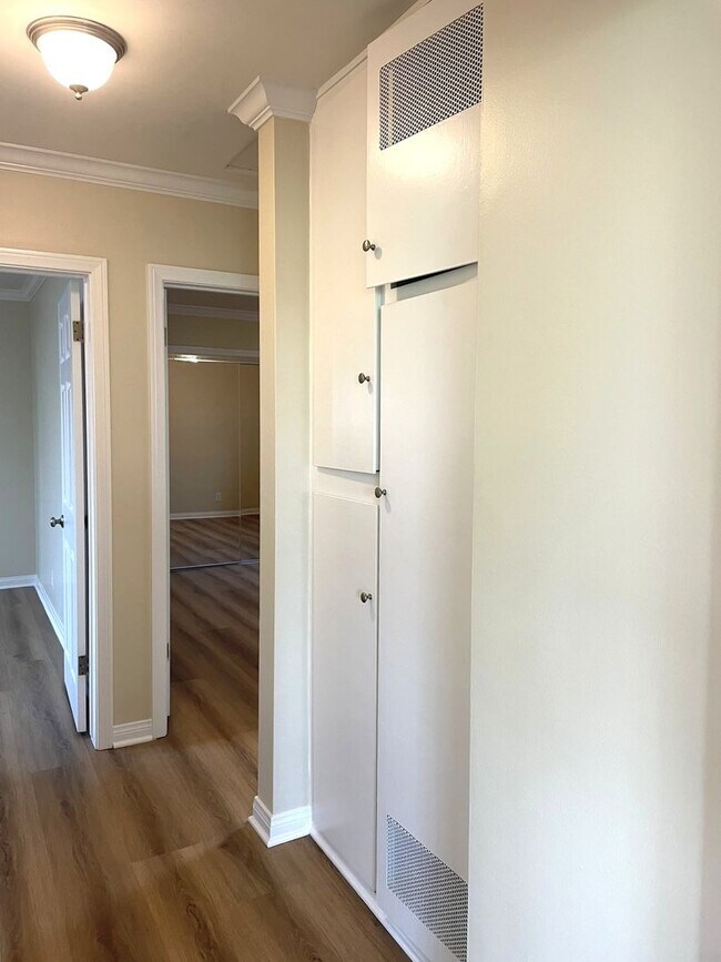 Building Photo - 437