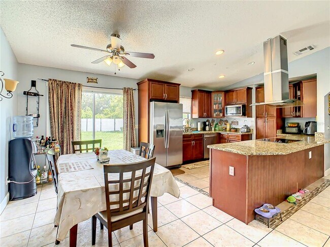 Building Photo - 853 Blanc Ct