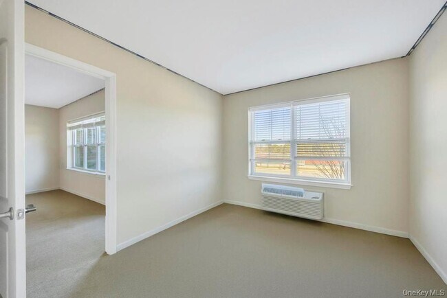 Building Photo - 3 Meadows Ln