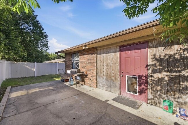 Building Photo - 7818 NE 21 Ave