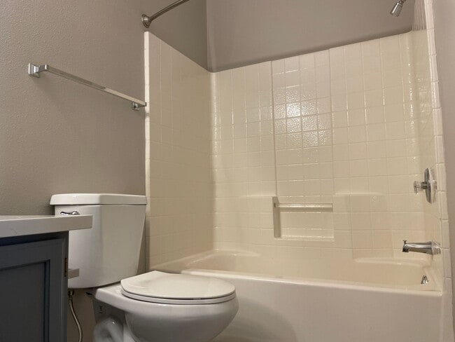 Building Photo - 2 Bedroom Summerlin Condo - Gated community