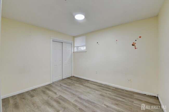 Building Photo - 382 College Dr