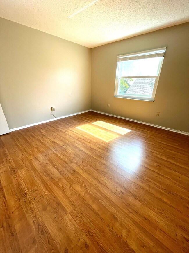 Guest Bedroom - 2nd Floor - 3405 Dumaine Ct