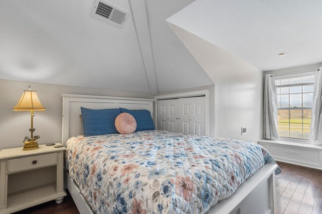 Building Photo - 426 Russell Ave