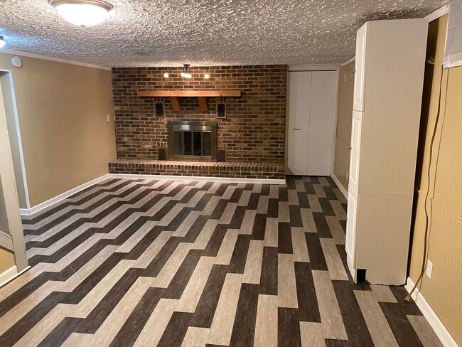 Building Photo - Check Out This Huge 4-Bedroom House!