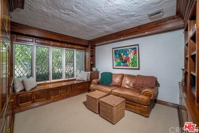 Building Photo - 4949 Palomar Dr