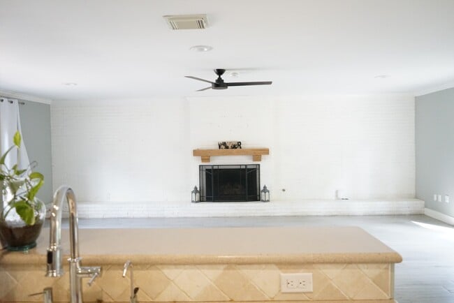 Building Photo - 6607 Apple Valley Ln