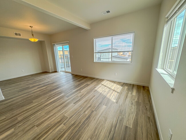 Building Photo - 1633 Elsie Jean Trl