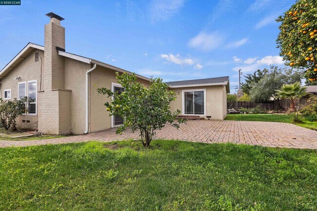 Building Photo - 2111 Shasta Dr
