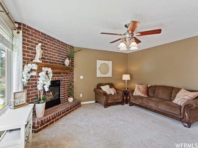 Building Photo - 3-bedroom, 2.5-bathroom home