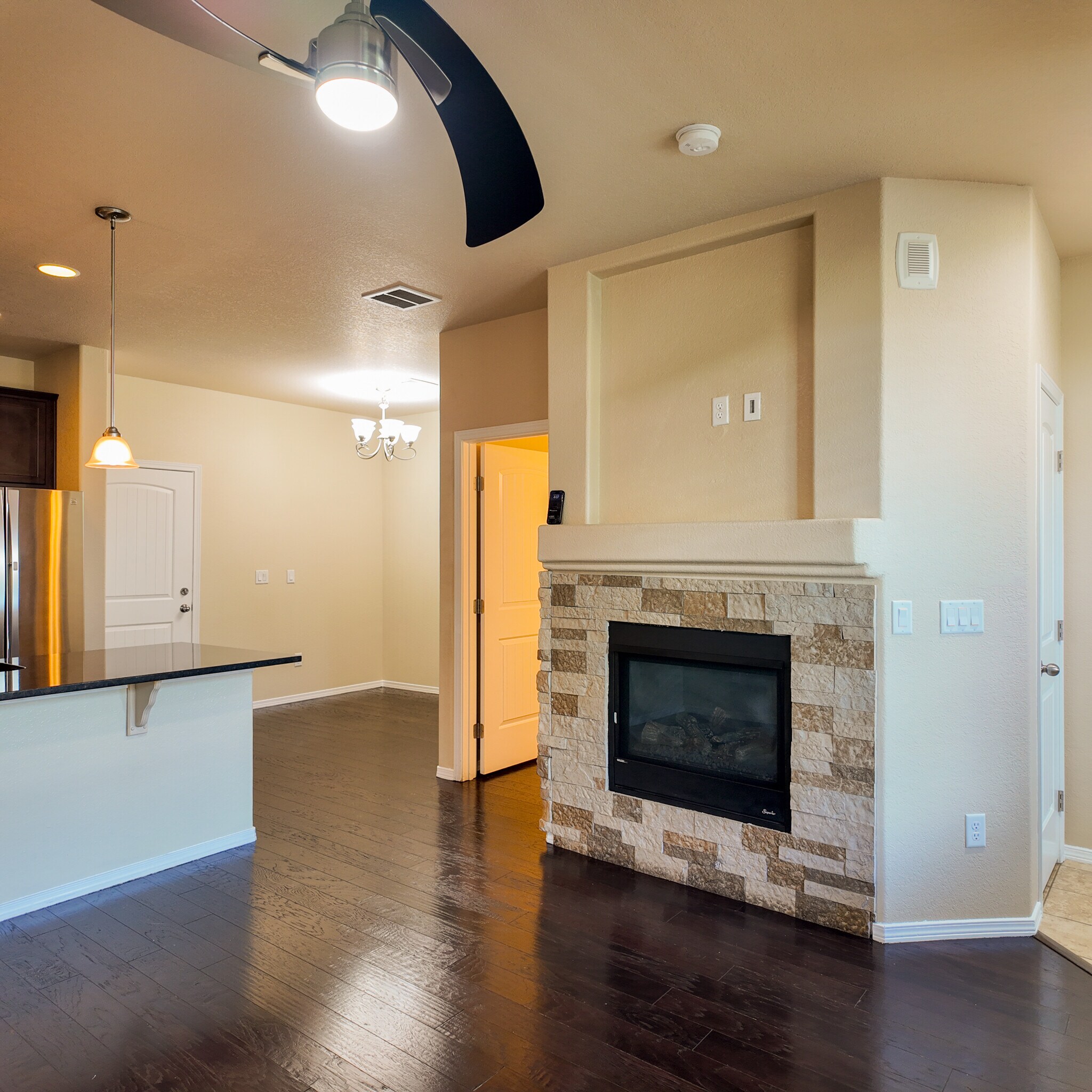 Fire place - 5234 Prominence Pt