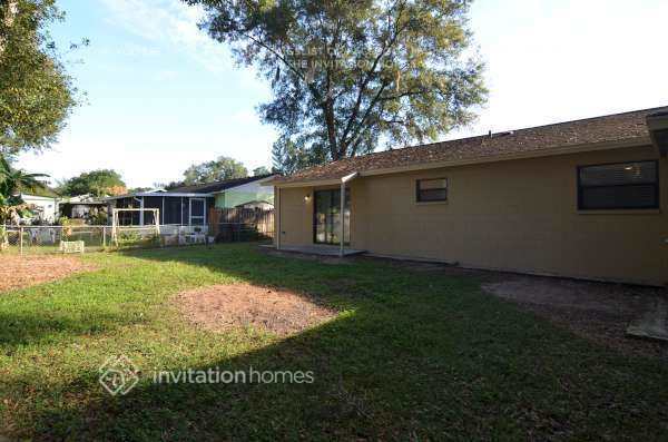 Building Photo - 2417 Devonwoode Pl