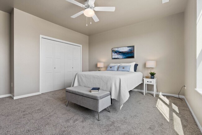 Building Photo - Very Large/Spacious 1-Bedroom/1.5-Bath, unit 104