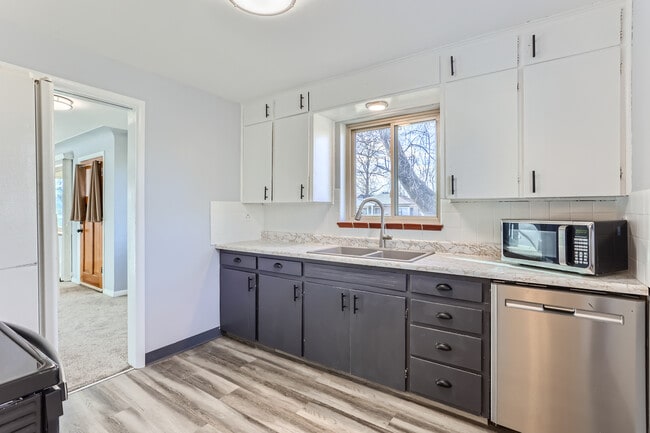 Building Photo - 3264 Niagara St