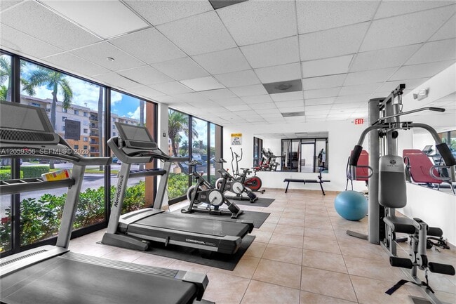 Building Photo - 9320 Fontainebleau Blvd