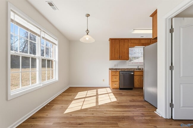 Building Photo - 104 Bataleur Ct