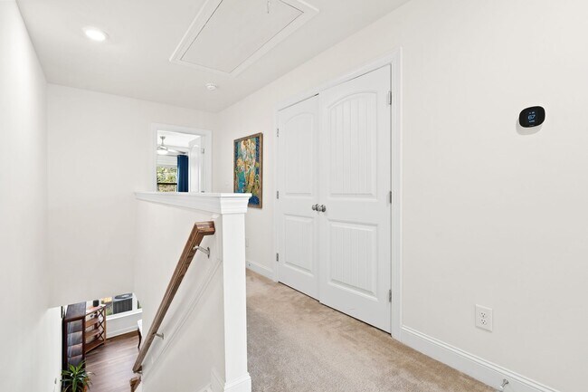 Building Photo - 3be / 2.5ba Easy Access to Duke Townhouse