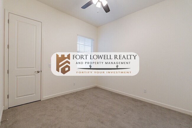 Building Photo - 3 Bedroom, 2 Bath Home near South Mountain!!