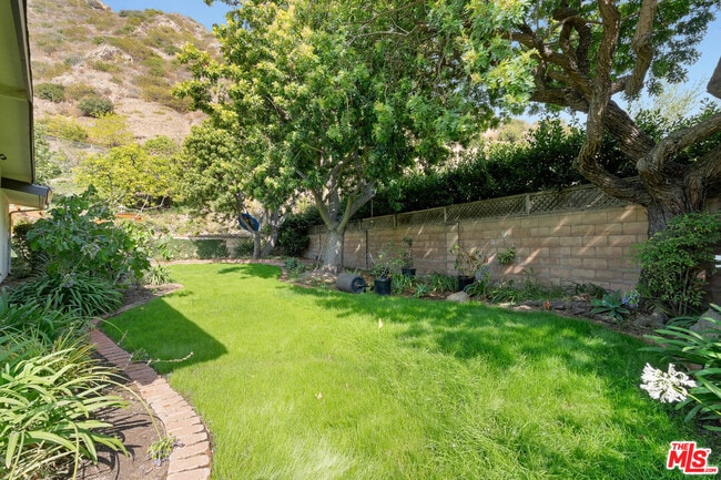 Building Photo - 5942 Paseo Cyn Dr