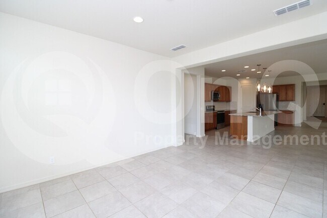 Building Photo - 5866 N 86th Ln