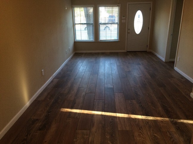 Building Photo - 1712 Poage Ave