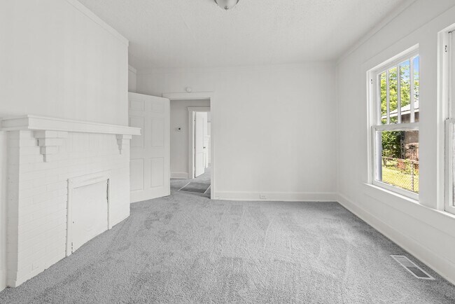 Building Photo - Charming 4 Bedroom, 2 Bathroom house