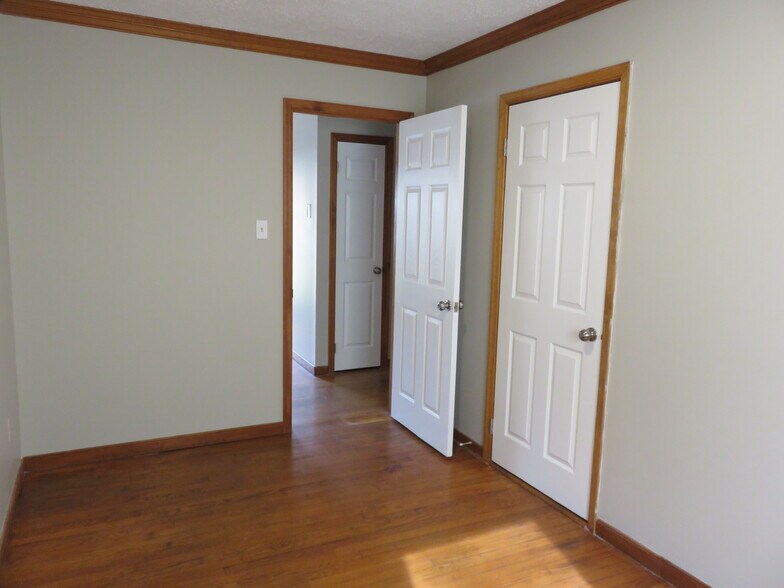 Building Photo - 231 N Mapleleaf Ave