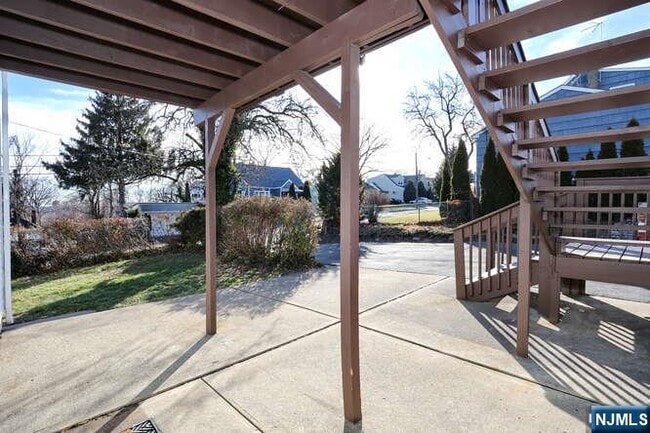 Building Photo - 68 Mohawk Ave