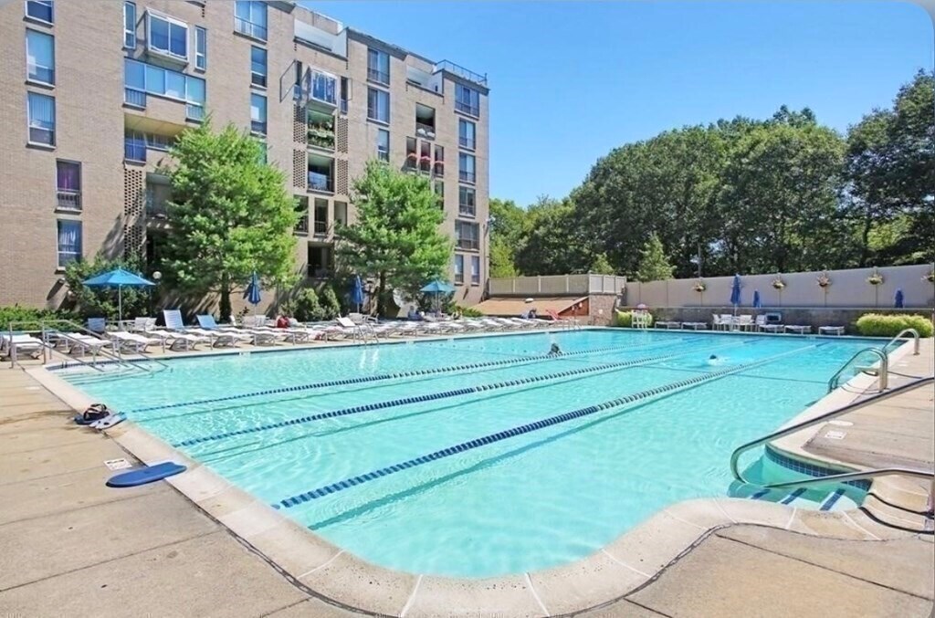 Building Photo - 38 Juniper St